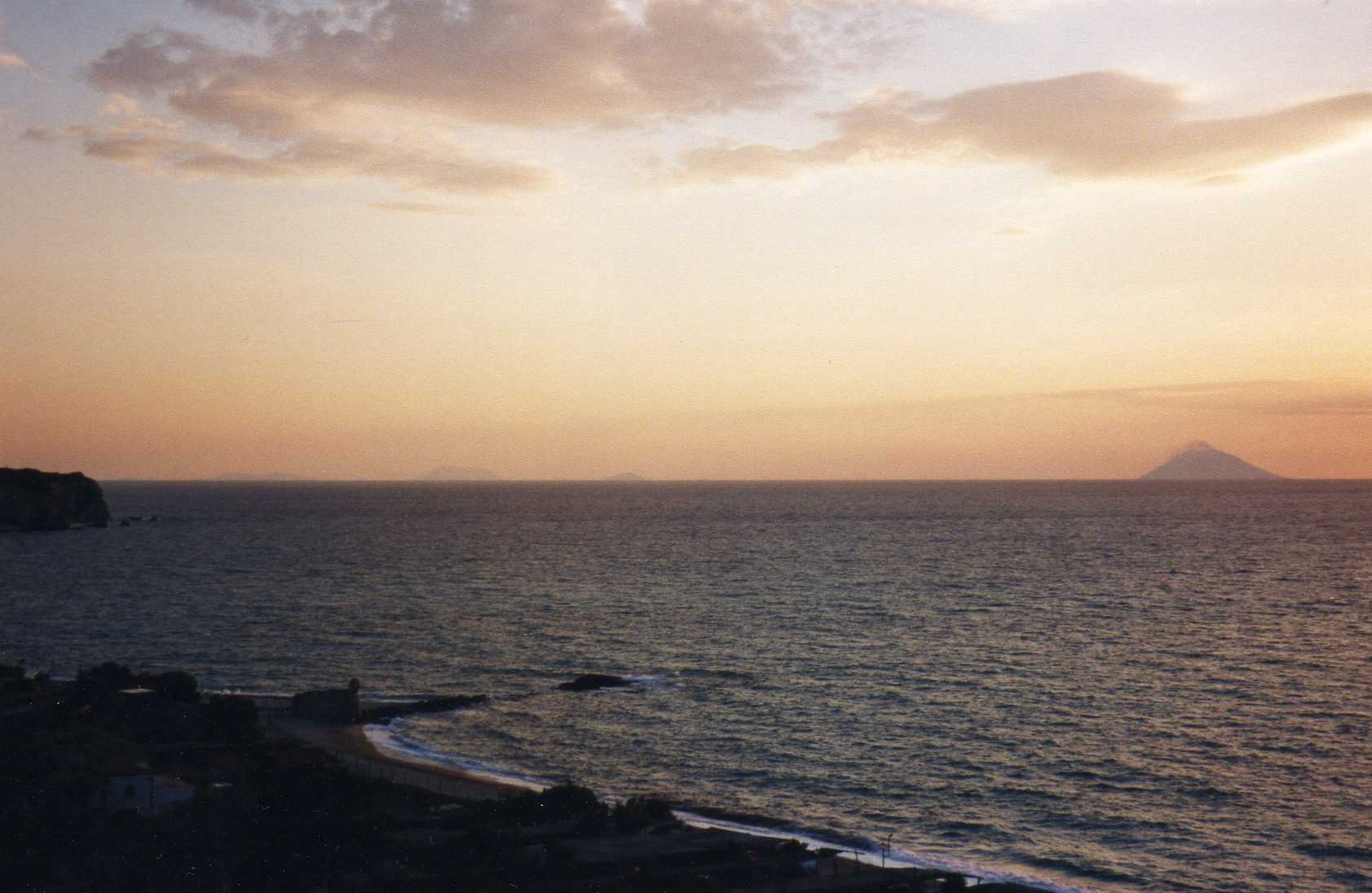 001 - Kapitel - Vista da Tropea - Stromboli e Isole Eolie